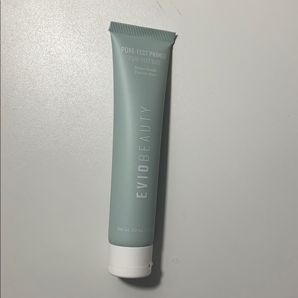 Face primer - Picture 1 of 5